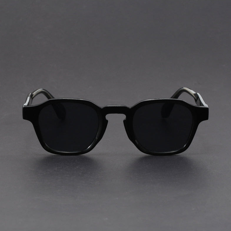 Elliot  Shades
